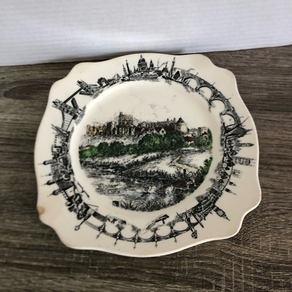 Vtg Windsor Castle Souvenir Plate - Picture 2 of 12